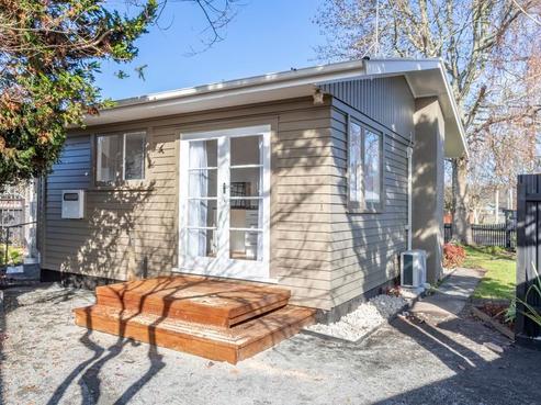 2 Deanwell Avenue, Deanwell