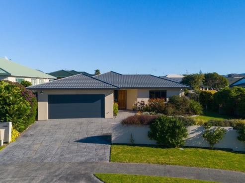 18 Barrett Drive, Waikanae Beach