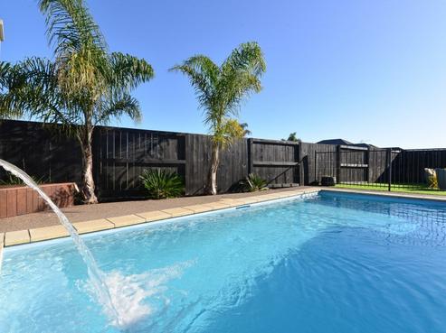 24 Rhys Avenue, Huntington