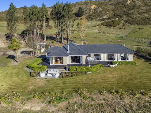 195 Campions Road, Cust