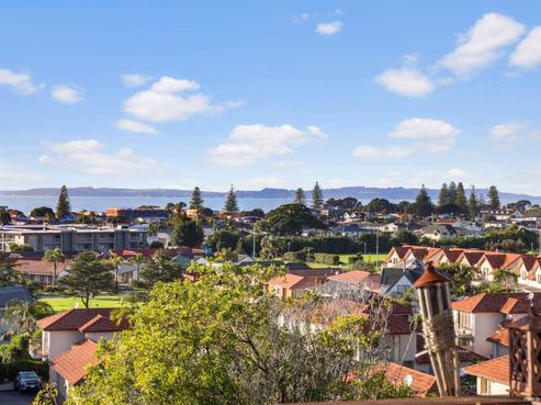 18 Orewa Heights Crescent, Orewa