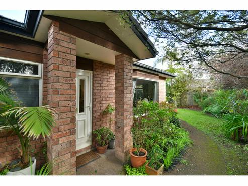 8 Chalmers Close, Orewa