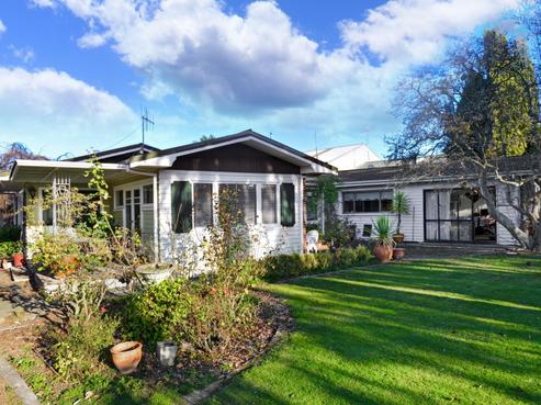 904 Norton Road, Akina