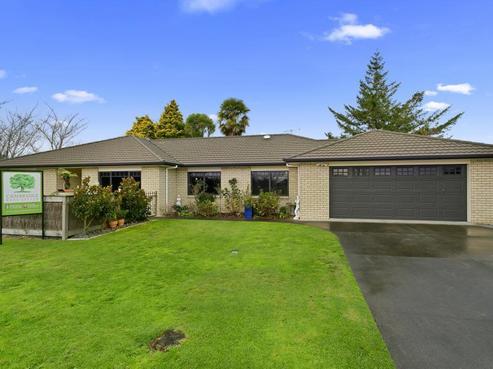 8 Rowling Place, Leamington