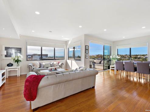 7 Remuremu Street, Long Bay