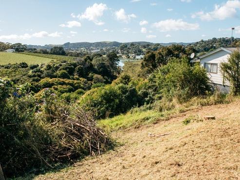15 Causeway Road, Surfdale