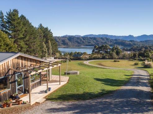 42 Lookout Road, Parapara