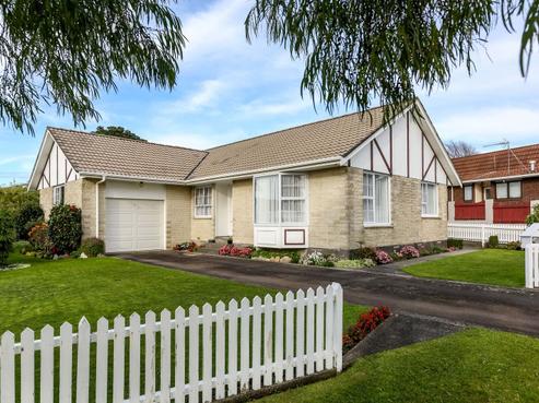 10 Poplar Grove, Whalers Gate