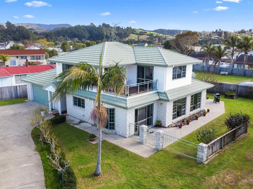 117 Charleston Avenue, Whangamata