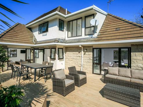 11 Penguin Drive, Murrays Bay