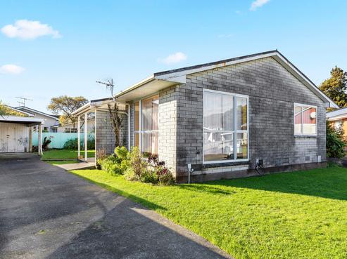 1/3 Amberley Grove, Central Hutt
