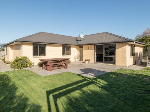 8 Ernest Place, Brightwater