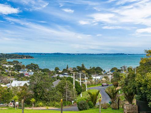 13 Beresford Avenue, Surfdale