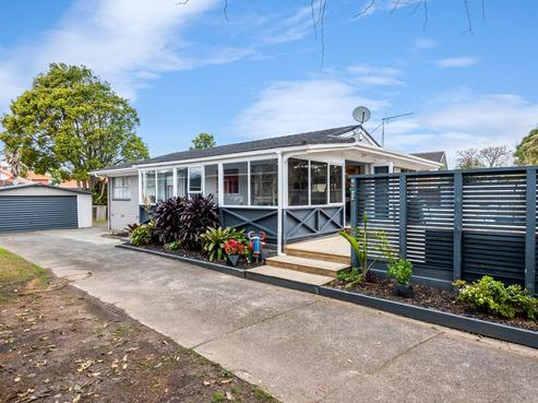 22 Mirrabooka Avenue, Botany Downs
