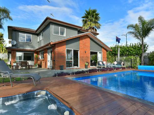 11 Neaptide Close, Red Beach