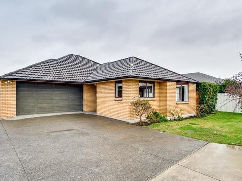 210A Frimley Oaks, Frimley