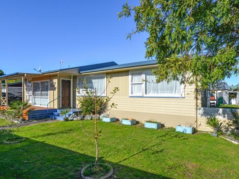 1215 Willowpark Road North, Mayfair