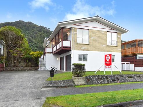 176 California Drive, Totara Park