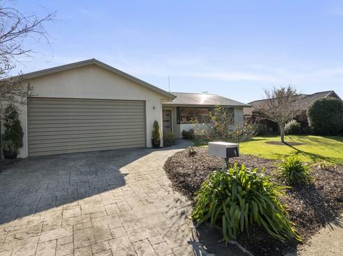 9 Maple Crescent, Richmond