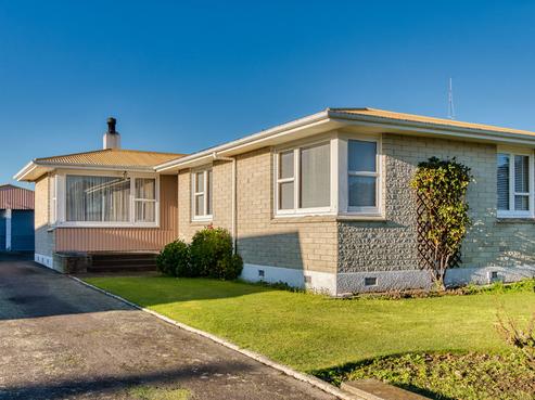 207 Sunnybank Crescent, Camberley