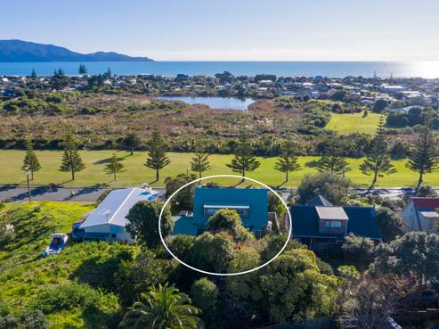 16 Queens Road, Waikanae Beach