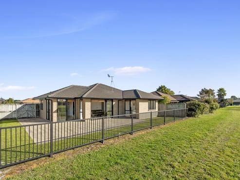 50 Parkside Drive, Huntington