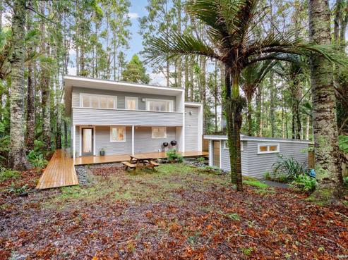 14 Manuka Road, Titirangi