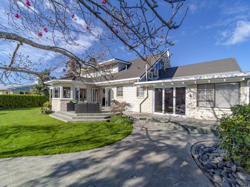 517 Hart Place, Frimley