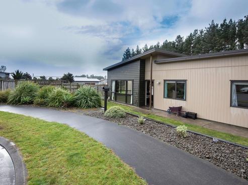 8 Dunbar Place, Highlands Park