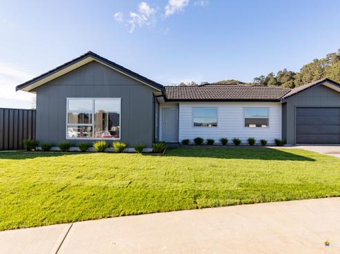 24 Fenwick Crescent, Trentham
