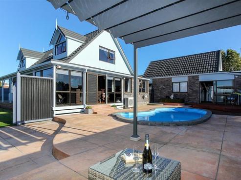 13 Poplar Grove, Whalers Gate