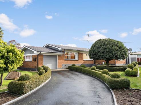 16 Crisp Avenue, Pukekohe