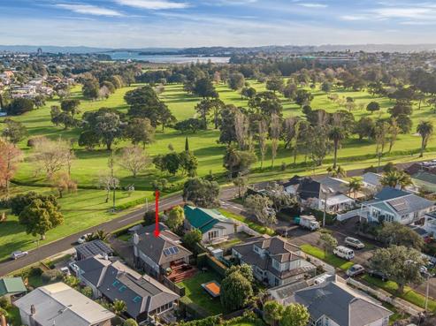18 Wairoa Road, Narrow Neck