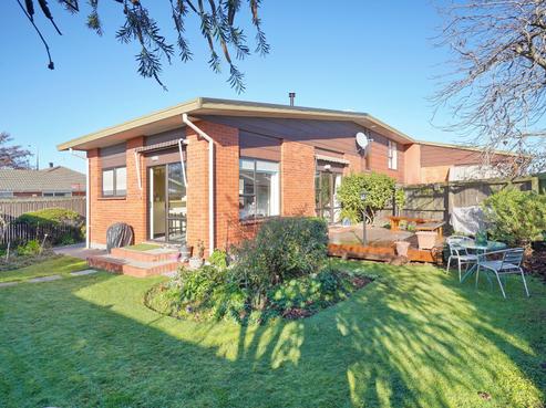 2/147 Warren Crescent, Hillmorton