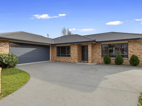 38 Wiltshire Drive, Huntington