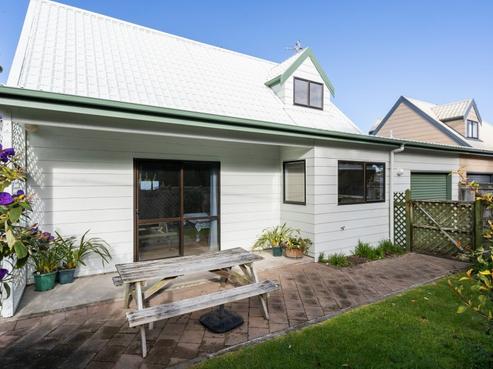 2 Ono Street, Waikanae Beach