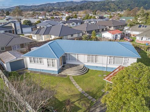 12 Ross Grove, Trentham