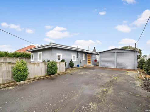 11 Salisbury Road, Birkdale