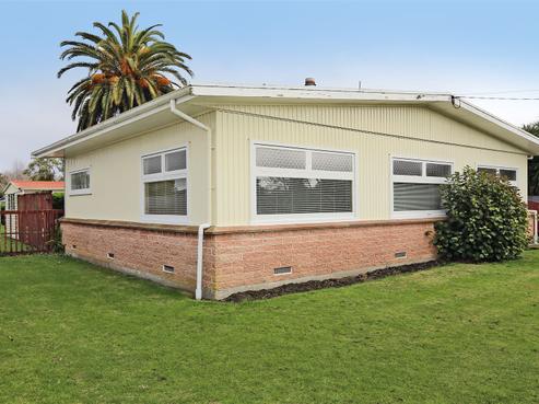 6 Tucker Lane, Clive