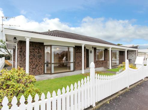 19 Paynters Avenue, Strandon