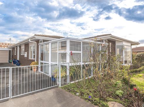 14A Warwick Place, Springvale