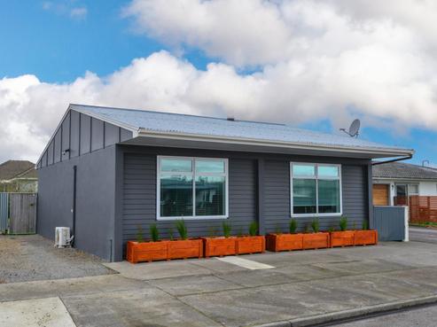 900A Clive Street, Akina