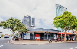 Outstanding Corner Exposure - 464m²