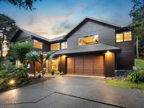 11G Longfellow Parade, Titirangi