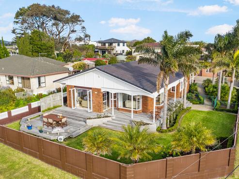 1B Shelly Bay Road, Beachlands