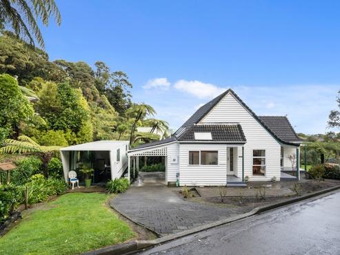 13 Whiorau Grove, Lowry Bay