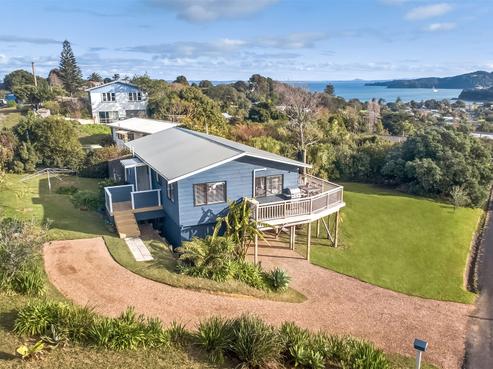 50 Ocean Road, Surfdale