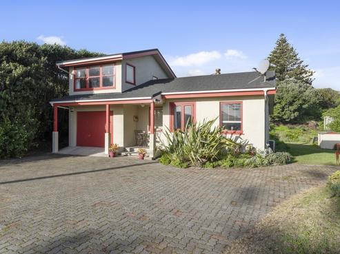 82 Marine Parade, Otaki Beach