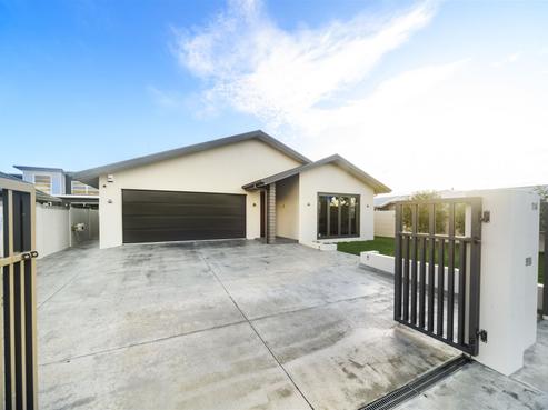 114 Linton Street, West End