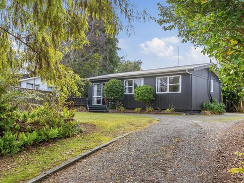 6 Irwin Place, Kinloch